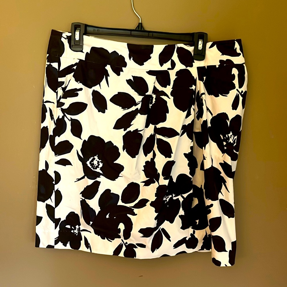 Simply Vera Skirt with flowers size 12